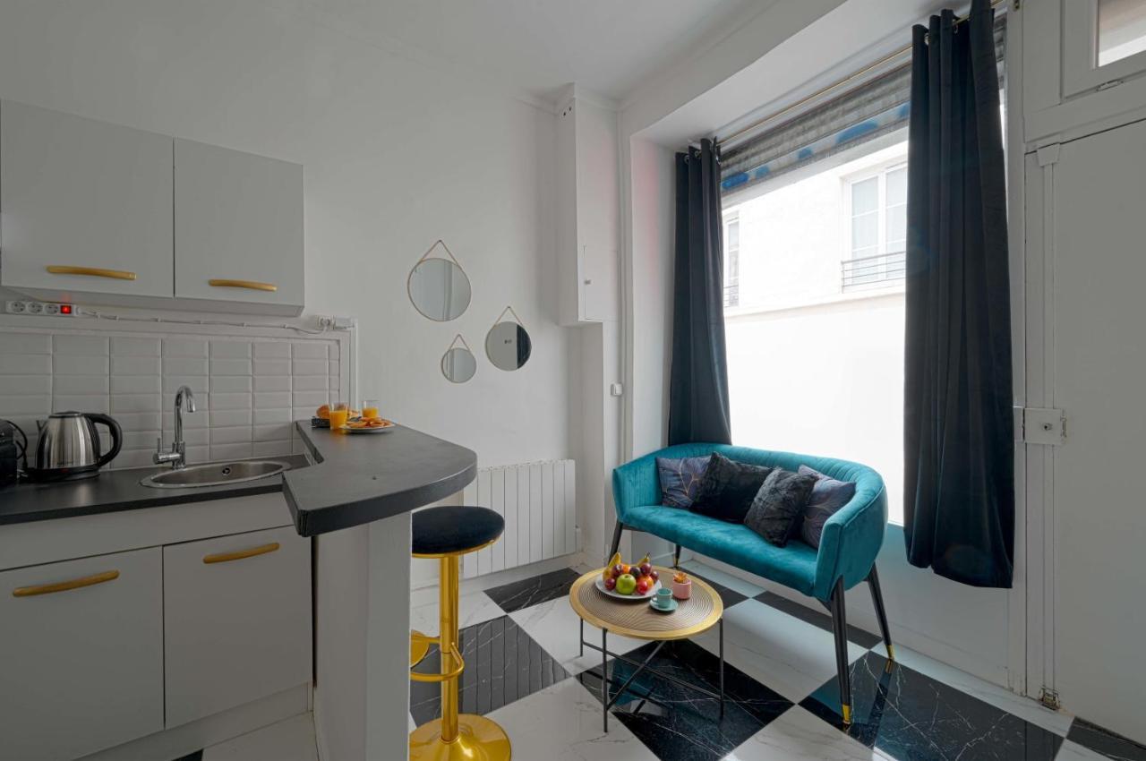 Apartmán Black & White - Chic & Petit Maison- Pigalle 9Eme Paříž Exteriér fotografie