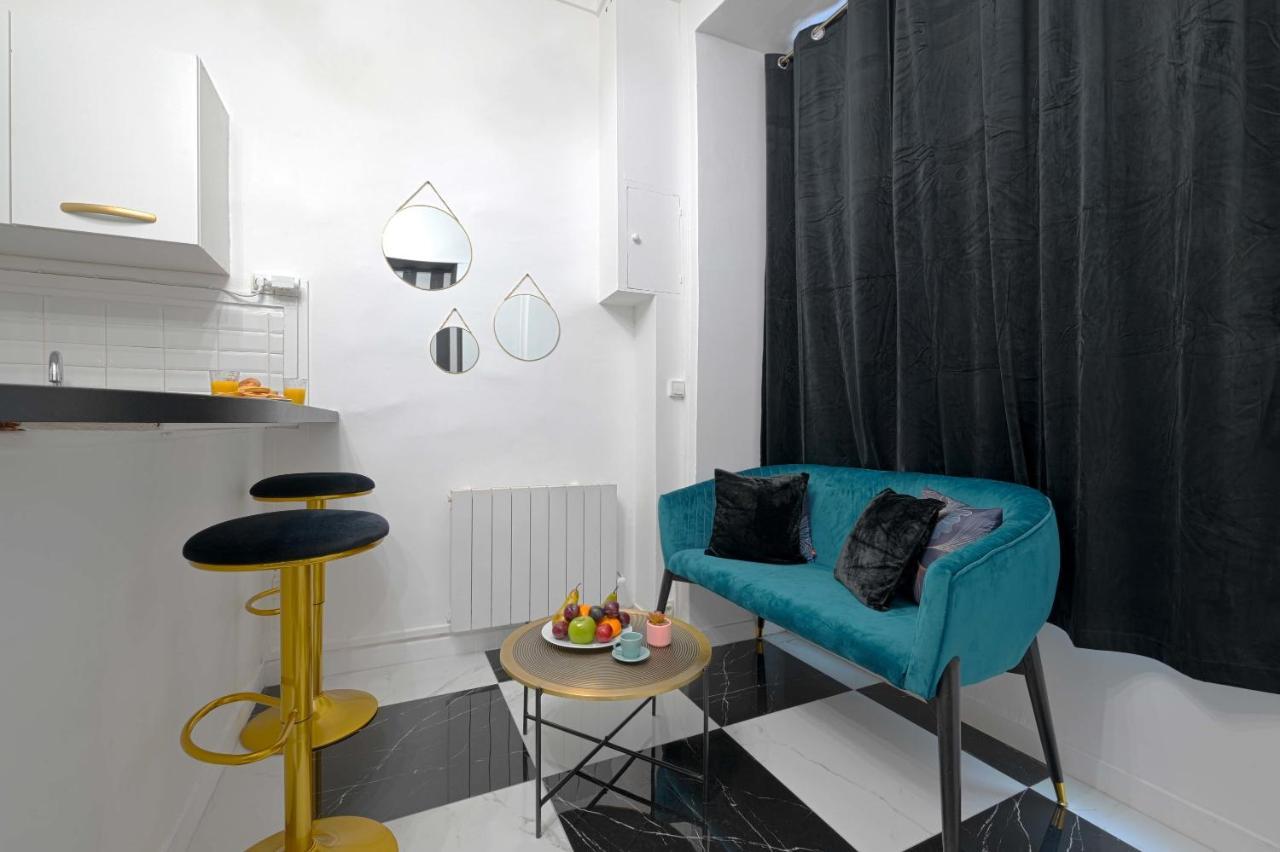 Apartmán Black & White - Chic & Petit Maison- Pigalle 9Eme Paříž Exteriér fotografie